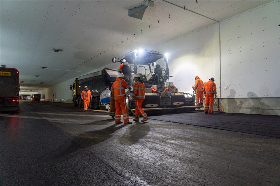 Bericht Na het dak nu ruim baan voor asfalt in de Hollandtunnel bekijken